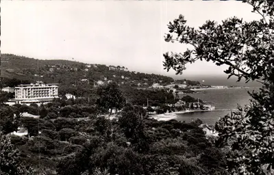 Les Issambres — A Garonnnette e a Residência — Edições S.P.T.