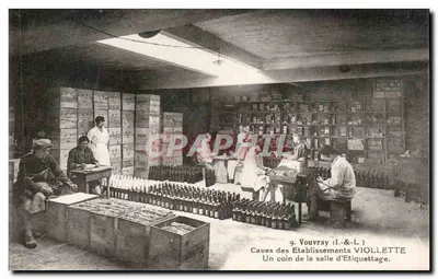 Keller der VIOLETTE-Establishments — Ein Eckbereich des Etikettierraums — Vouvant (Loire-Atlantique)