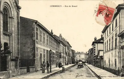 Commercy - Rue de Breuil — vista da rua com igreja à esquerda — Thénot, livraria, Commercy - Foto Bachelard
