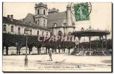 SAINT-MIHEL - La Place des Moines — Les Bâtiments de la Division - Le Chœur de l'Église Saint-Michel - Le Kiosque des Musiques de la Garnison — Ch. Foliquet, photo-éditeur