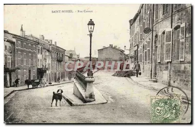 Saint-Mihiel - Rue Carnot — vista da rua com um cachorro e um poste de luz — editor não identificado
