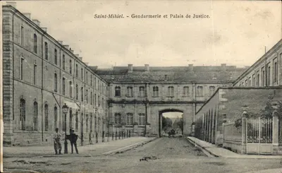 Saint-Mihiel - Gendarmeria e Palácio de Justiça.