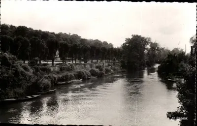O parque municipal e monumento aos mortos em Creil (Oise) — La Cigogne, n° 60.175.12