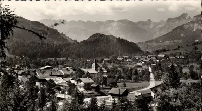 Servoz (alt. 814 m.) — Vista geral e a Cadeia dos Aravis — Réal-Photo, Paris