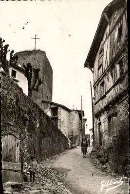 Confolens — Velhas Casas e Restos do Velho Castelo — Gilber