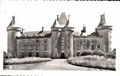 Castelo de Vertheuil — Ao redor de Mansle (Charente) — Produção Rauch, Limoges