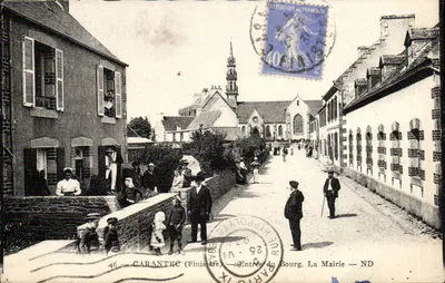 Carantec (Finistère) — Entrada do Bourg. A Prefeitura — ND