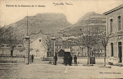 Entrada da Caserna do 4º Engenheiros — Grenoble — Edição Galeries Modernes