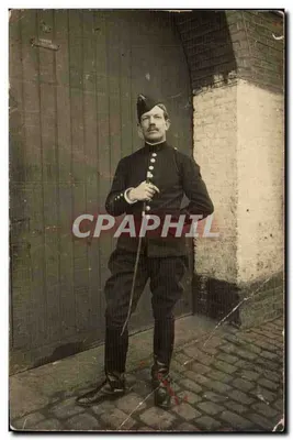 Soldado em uniforme — pose com espada — editor desconhecido