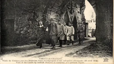 Coucy-le-Château — Thăm lâu đài bởi các bác sĩ Thổ Nhĩ Kỳ cùng một y tá Đức — JND Phot.