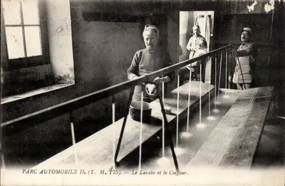 Parc Automobile D. — Le Lavabo et le Coiffeur — (T. M. 175)