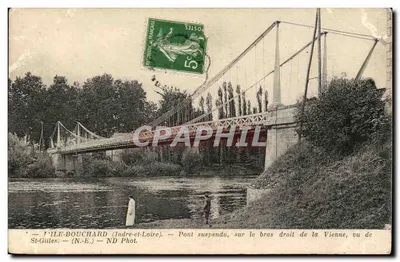 Île-Bouchard (Indre-et-Loire) — Ponte suspensa sobre o braço direito da Vienne, vista de St-Gilles — ND Phot.