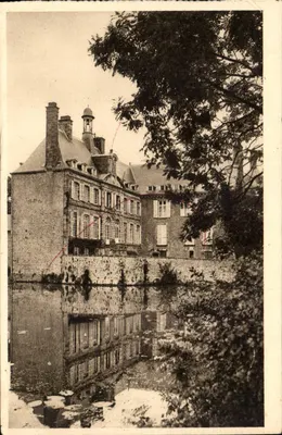 Flers - O Hotel de Ville (Castelo com fachada do século XVII)