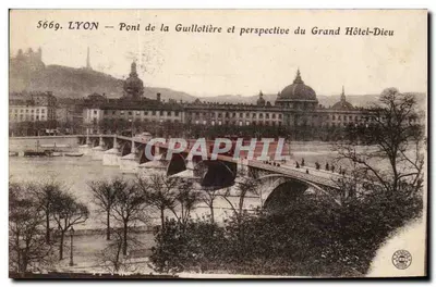 LYON — Ponte da Guillotière e perspectiva do Grande Hôtel-Dieu