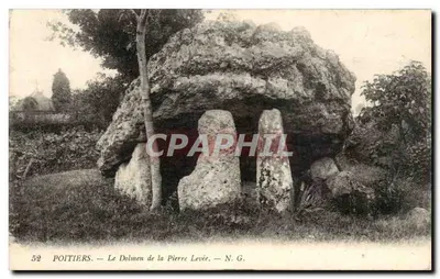 Poitiers — O Dolmen da Pedra Erguida — N. G.