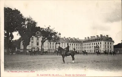 Saumur (M.-et-L.) — Escola de Cavalaria — Ét. Voelcker, fot. Saumur, depositado