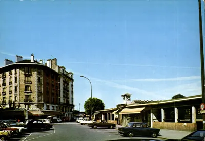 Praça Sarrail - Estação de Bécon-les-Bruyères — Abellette Castes, Paris