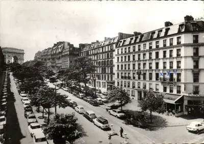 Champs-Élysées — vista com o Arco do Triunfo e o Hotel Astrid — R. Richard & Cie, Paris