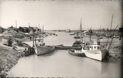 Marennes (Charente-Maritime) — Linda perspectiva sobre o Canal — Fotógrafo Oim