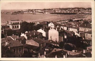Royan (Côte d'Argent) — Vue plongeante sur la Grande Conche et la Ville — Tito