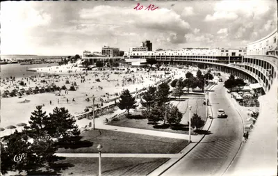 Royan — La Plage vers le Casino — C.A.P. (62) Rue Léonard de Paris 1359
