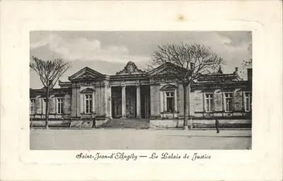 Saint-Jean-d'Angély — O Palácio de Justiça
