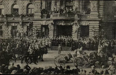 Le général Gouraud passant en revue les troupes françaises à Strasbourg — 22 novembre 1918 — Maison d'édition DART alsacien, Strasbourg, rue Gustave Doré