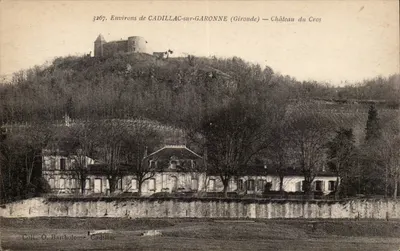 Cerca de CADILLAC-sur-GARONNE (Gironde) — Castelo do Cros