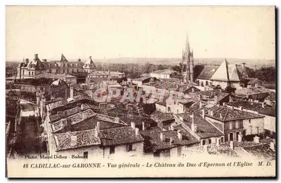 Cadillac-sur-Garonne — Visão geral — O Castelo do Duque d'Epernon e a Igreja — Fot. Marcel Delboy - Bodeaux