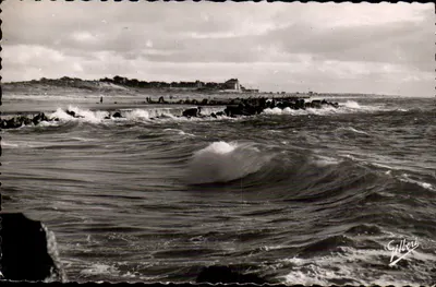 Praia de Soulac-sur-Mer — ondas e rochedos — Foto Gilbert