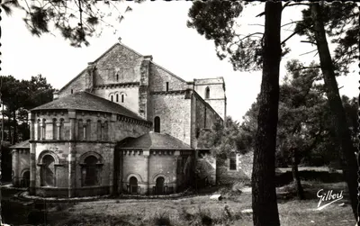 Basílica de Nossa Senhora da Fim dos Terras — SoulaC-sur-Mer (Gironde) — Gilber