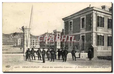 Draguignan — Entrée des nouvelles Casernes — 7e Bataillon de Ghasseurs Alpins — éditeur BPD, n° 2908