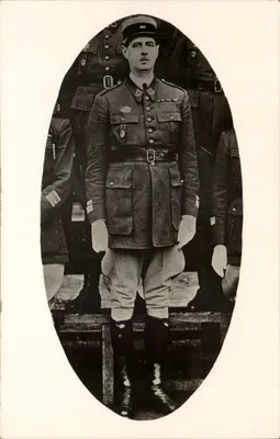 Soldado em uniforme — foto de arquivo