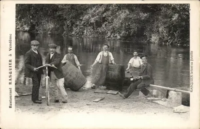 Restaurant Rasquier at Vendôme — washing his cask — publisher RASQUIER