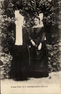 Jovens Moças de La Mothe-Saint-Héray — Edição Ch. Moreau, Paris