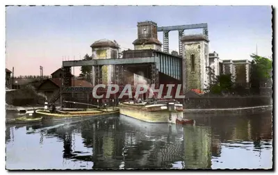 Arques (P.-de-C.) — O Elevador de Fontinettes — Entrada de um barco — Combière (S.-et-L.)