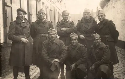 Grupo de soldados — Saint-Omer — editor desconhecido, número de série ilegível
