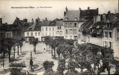 Montreuil-sur-Mer - A Praça Darnetal — Impressor M. T., Limoges