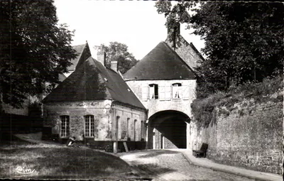 Montreuil-sur-Mer — Entrada interna da Cidadela — Combier Imprimerie (S.-et-L.)