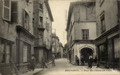 Bourgoin Bilhete postal antigo Rue de l'hotel de ville