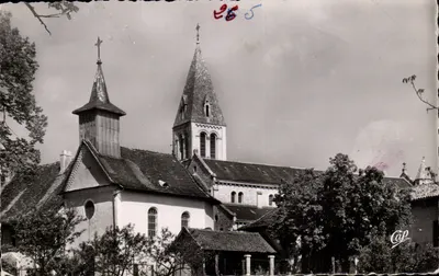 Saint-André-le-Gaz — A Igreja e o Convento — Editor: Les Arts Photonic