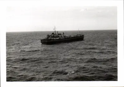 Navio de guerra — no mar