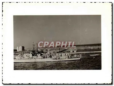 Navio de guerra — porto costeiro