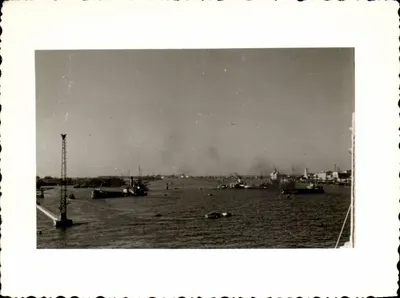 Porto de Marselha — vista do porto com navios e instalações — n°1