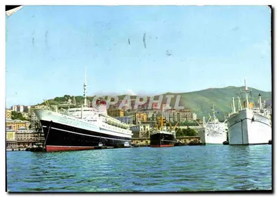 Genova — Port de Genova avec trois grands paquebots — éditeur non identifié