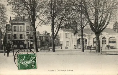 Cosne - A Praça da Estação — vista da estação e do edifício municipal, editor desconhecido