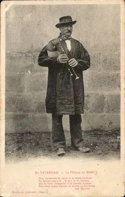 Bilhete postal antigo En Nivernais Le fluteux de Marcy (folklore)