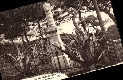 Souvenir Francês — Cemitério de Bandes — 1893 — Editor: Roston e Manier, Nice