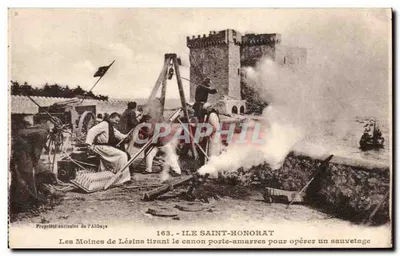 Ilha de Saint-Honorat — Os monges de Lérins puxando o canhão com amarras para realizar um resgate — Propriedade exclusiva da Abadia
