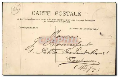 NANTES — A Cour interna do Castelo — O antigo corpo de guarda e o poço — Verso